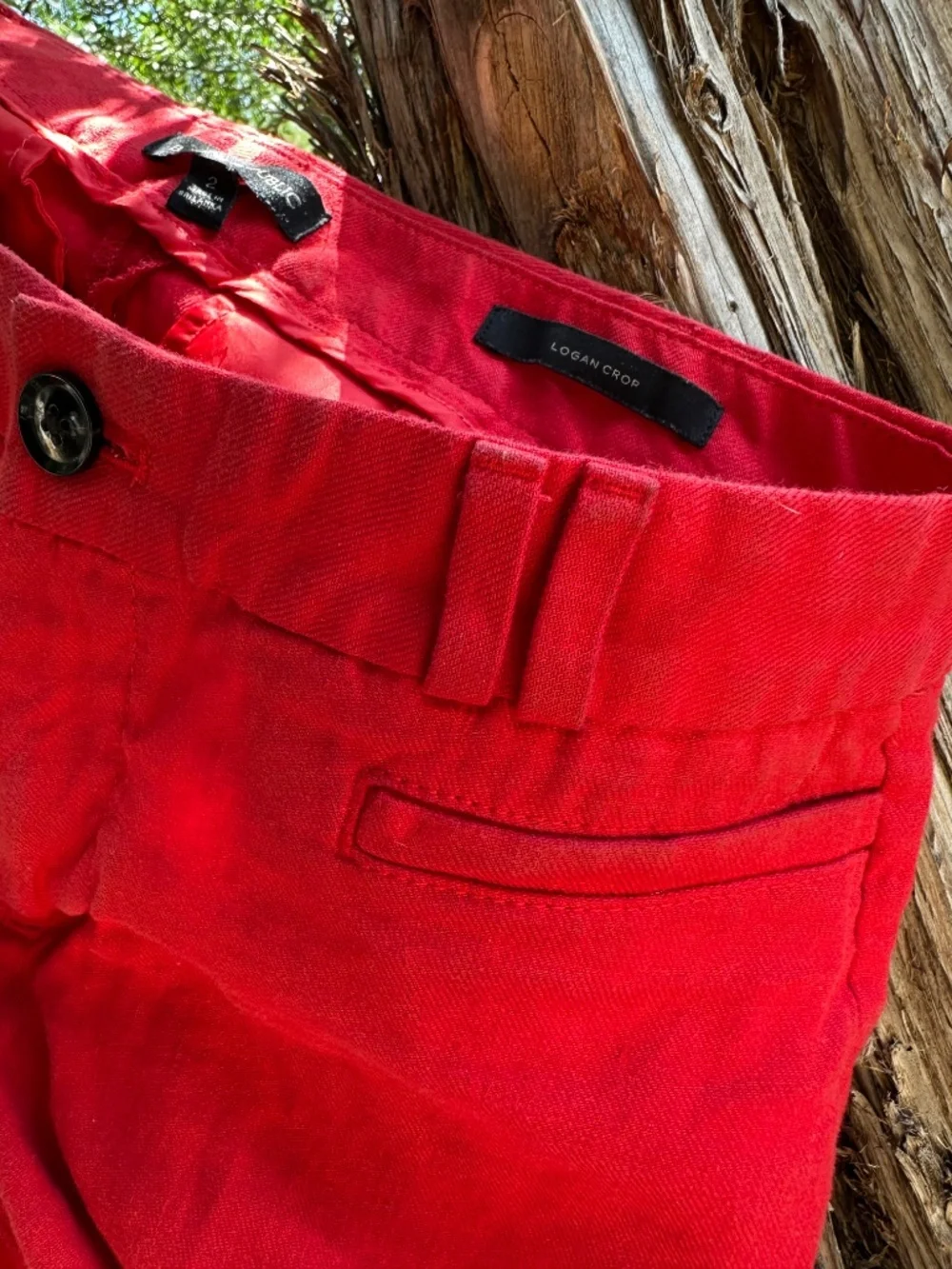 Banana Republic Mid Rise Cropped Red Pants in Size 2